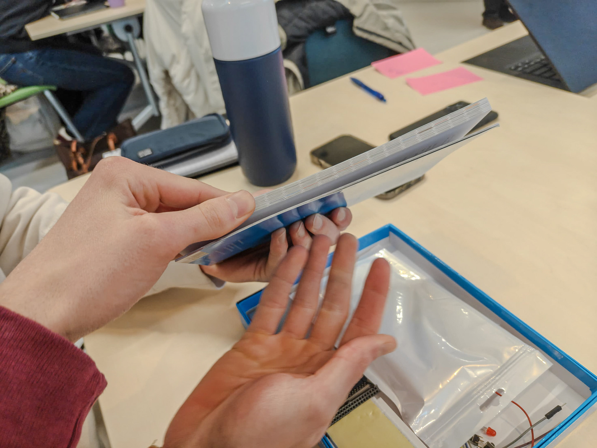 Figure 12. The instructions of the Maker Kit Minecraft.