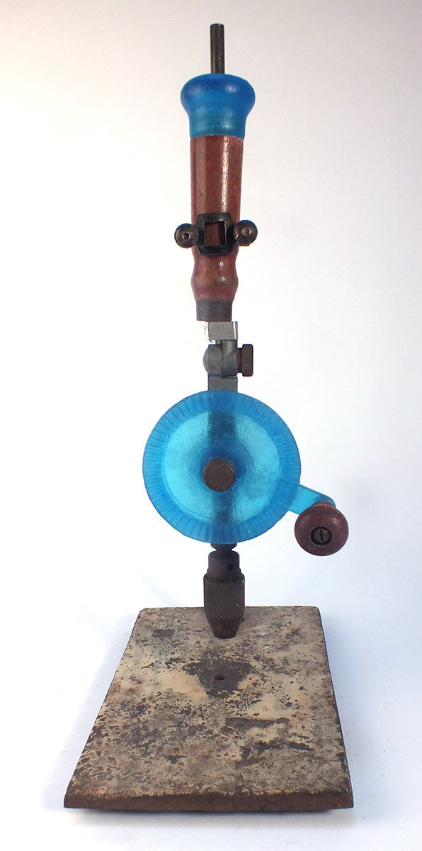 Chignole - Pâte de cristal bleu, bois et métal, 2020