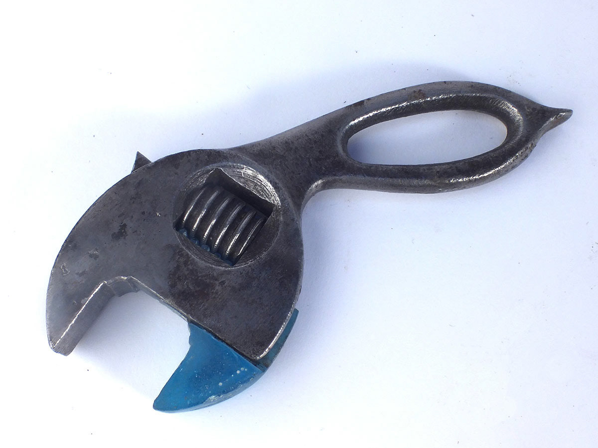 Petite anglaise - Pâte de cristal bleue et métal, 2019
