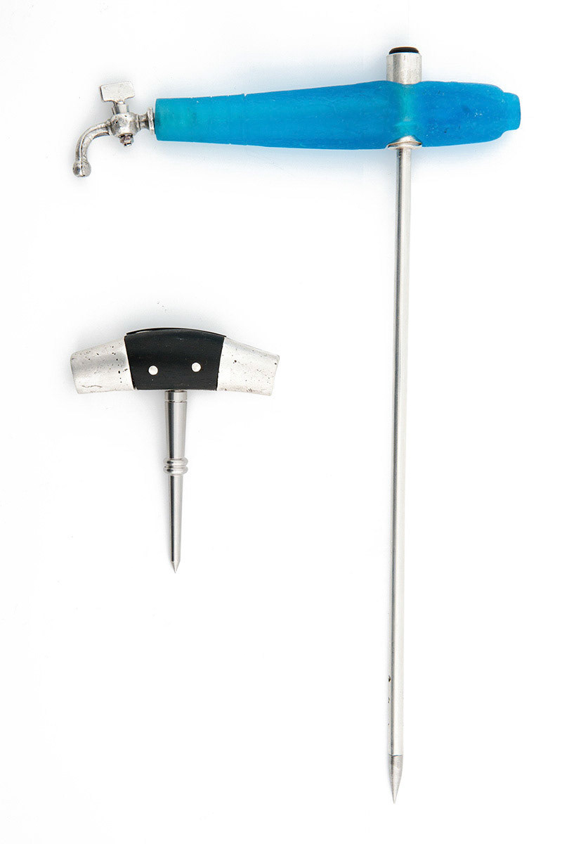 Le projet était fou - Fontaine à champagne - Pâte de cristal bleu, ébène et métal 2015 © Céline Mathé