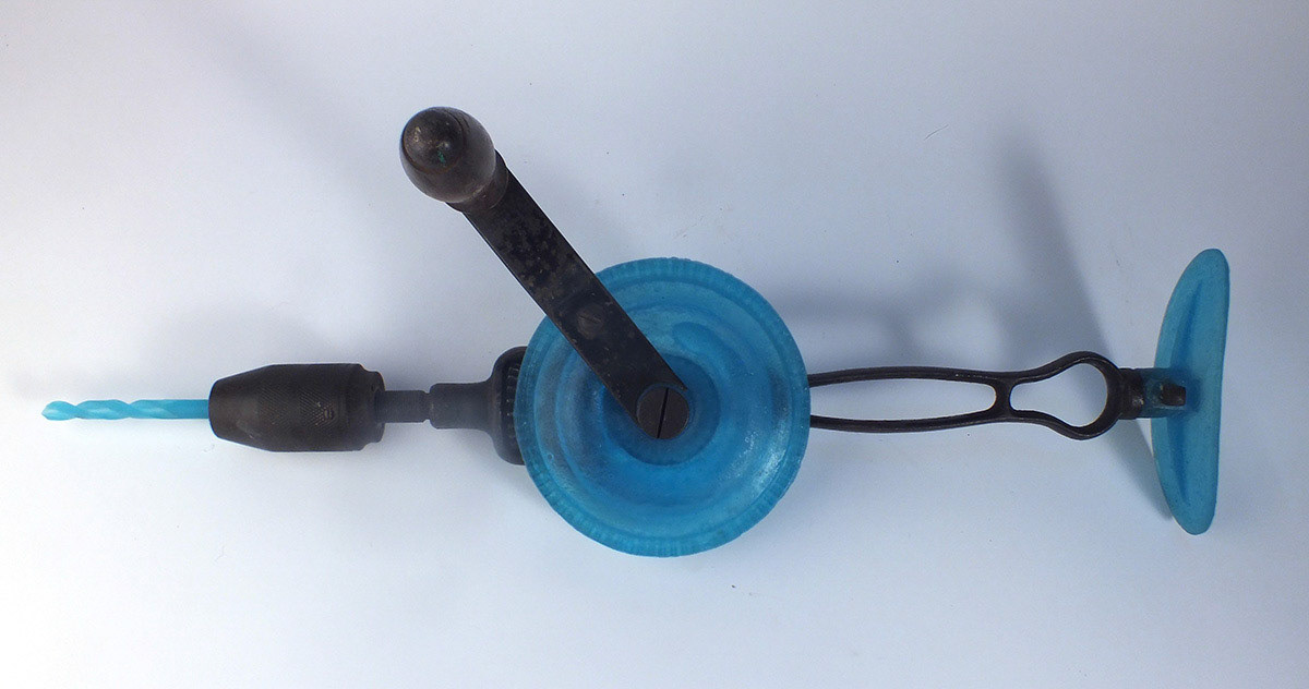 Grande chignole - Pâte de cristal bleu, bois et métal, 2020