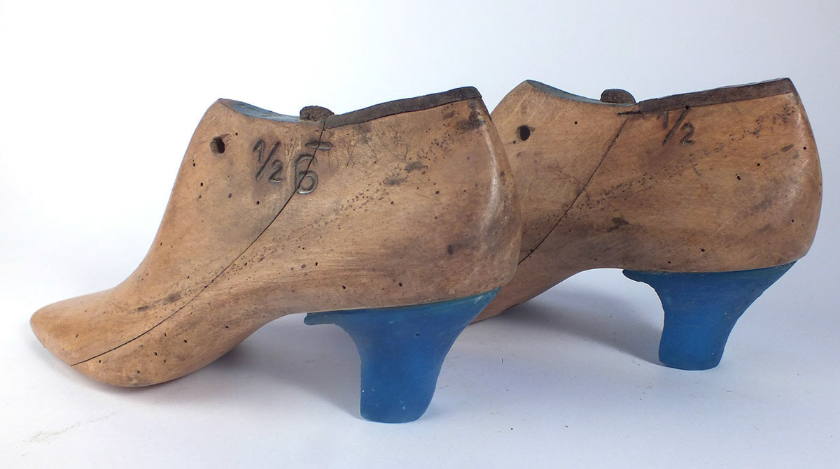Talon en ciel - Formes à fabriquer les chaussures - Pâte de cristal, métal et bois, 2018