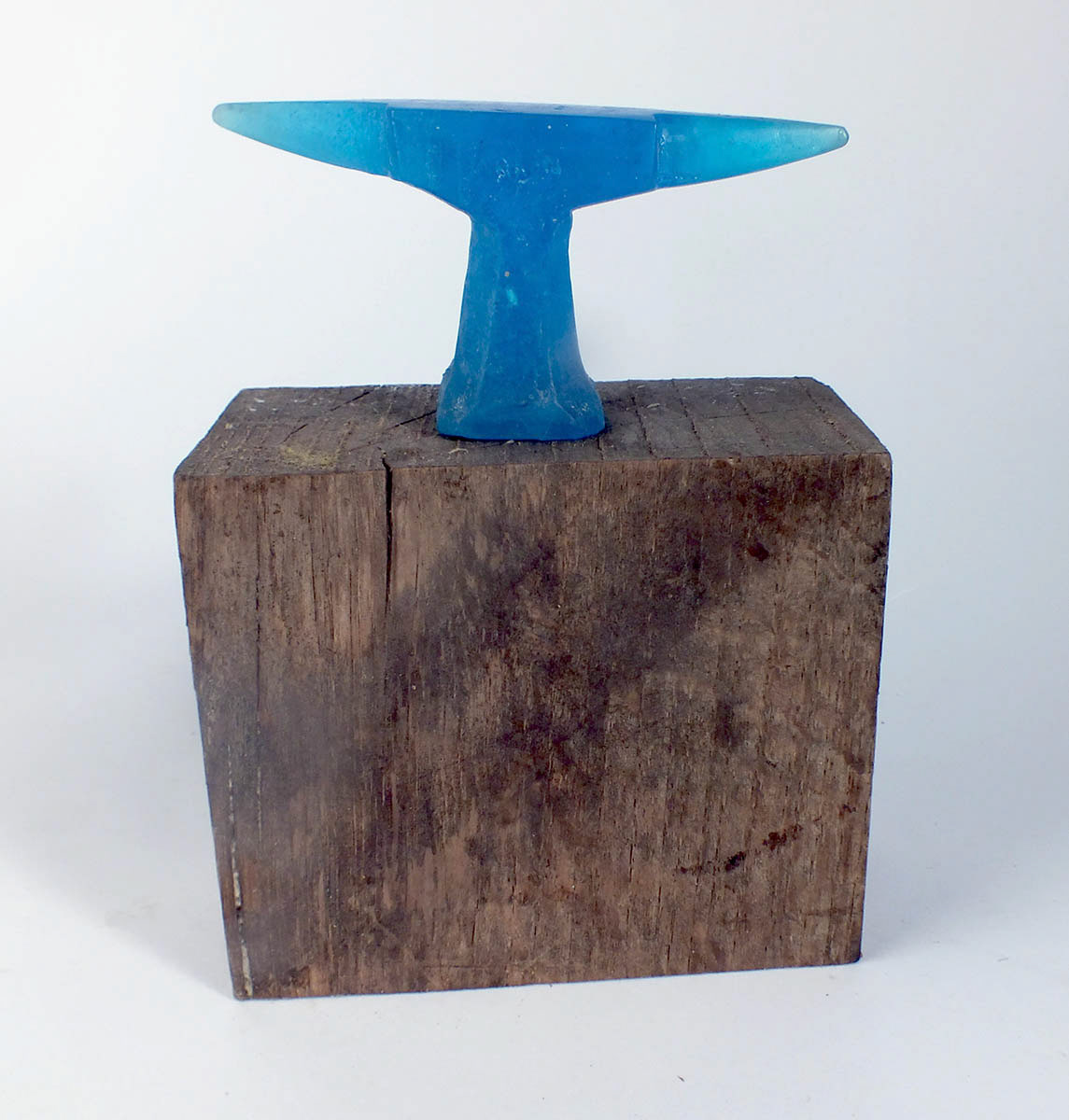 Enclumes - Pâte de cristal bleu et bois, 2020