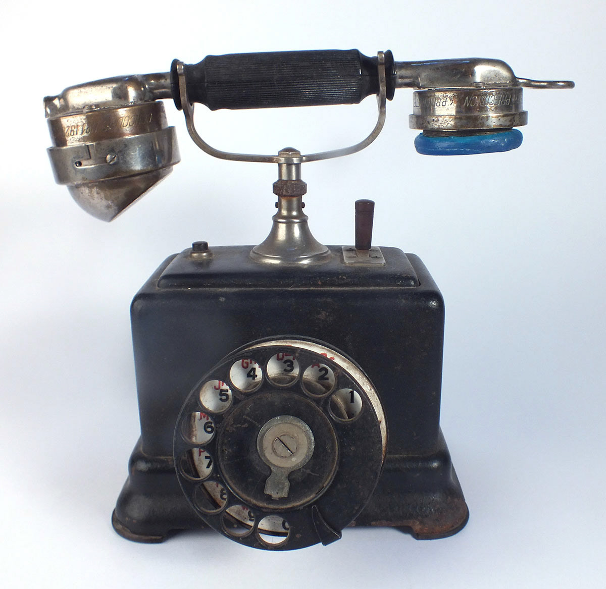 1915 - Téléphone - Pâte de cristal bleu, bakélite et métal, 2016