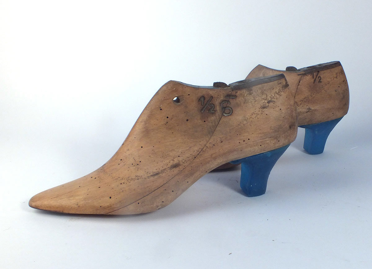 Talon en ciel - Formes à fabriquer les chaussures - Pâte de cristal, métal et bois, 2018