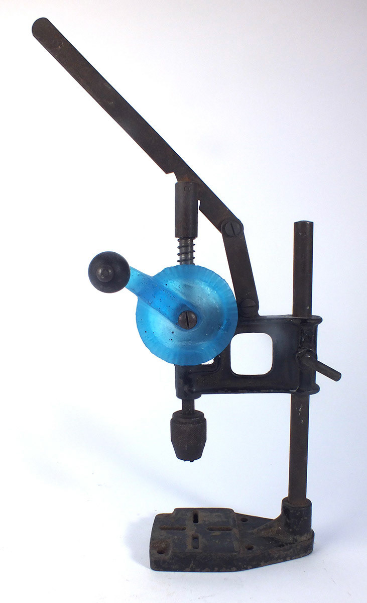 Chignole sur colonne -Pâte de cristal bleu, bois et métal, 2020