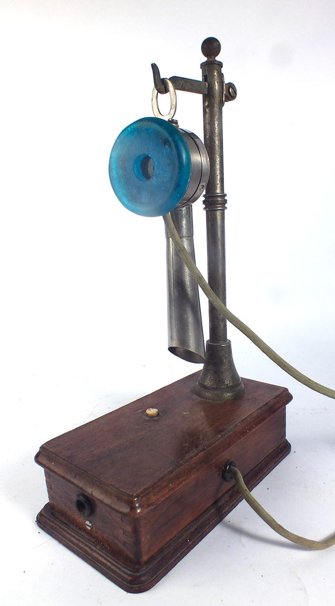 Téléphone à cornet - Pâte de cristal bleu, boiset métal, 2016