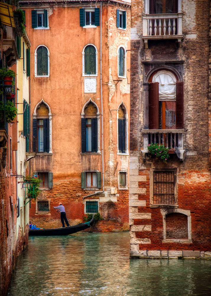 #2143 Gondolier on Small Canal in Venice