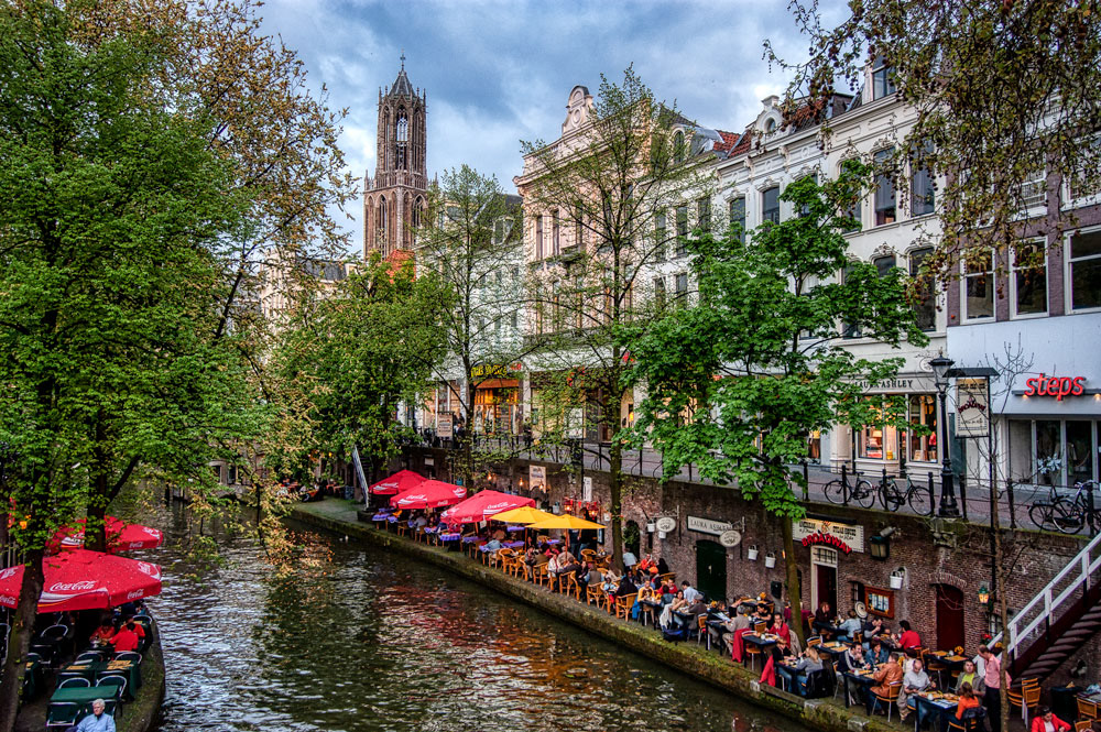 #2477 Restaurants and Businesses Along Canals in Town of Utrecht