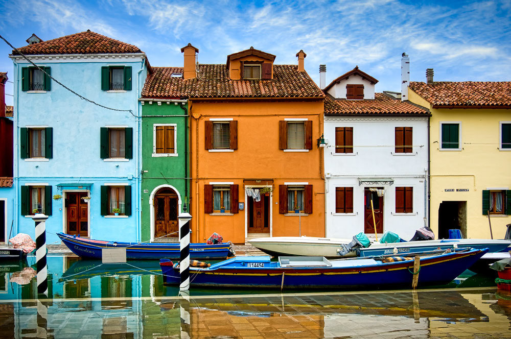 #2209 Colorful Houses on Canal on Burano Island near Venice