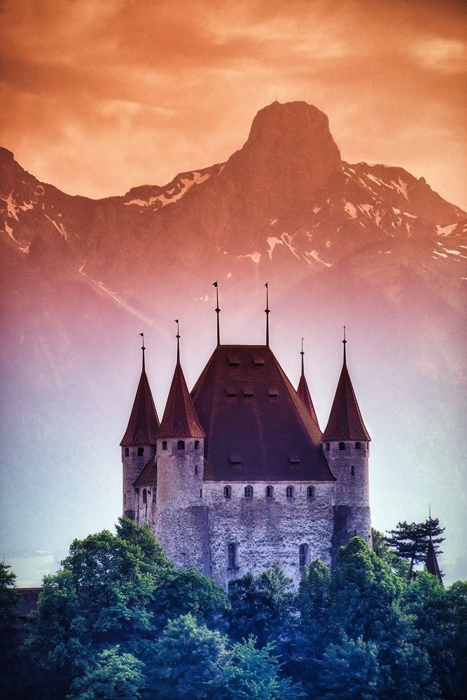 #4026 The Thun Castle in the Town of Thun and Distant Mountains