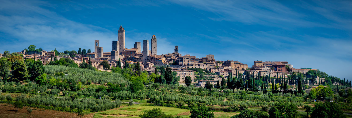#2296 The Midieval Hillside Town of San Gimignano in the Tuscany Region of Italy