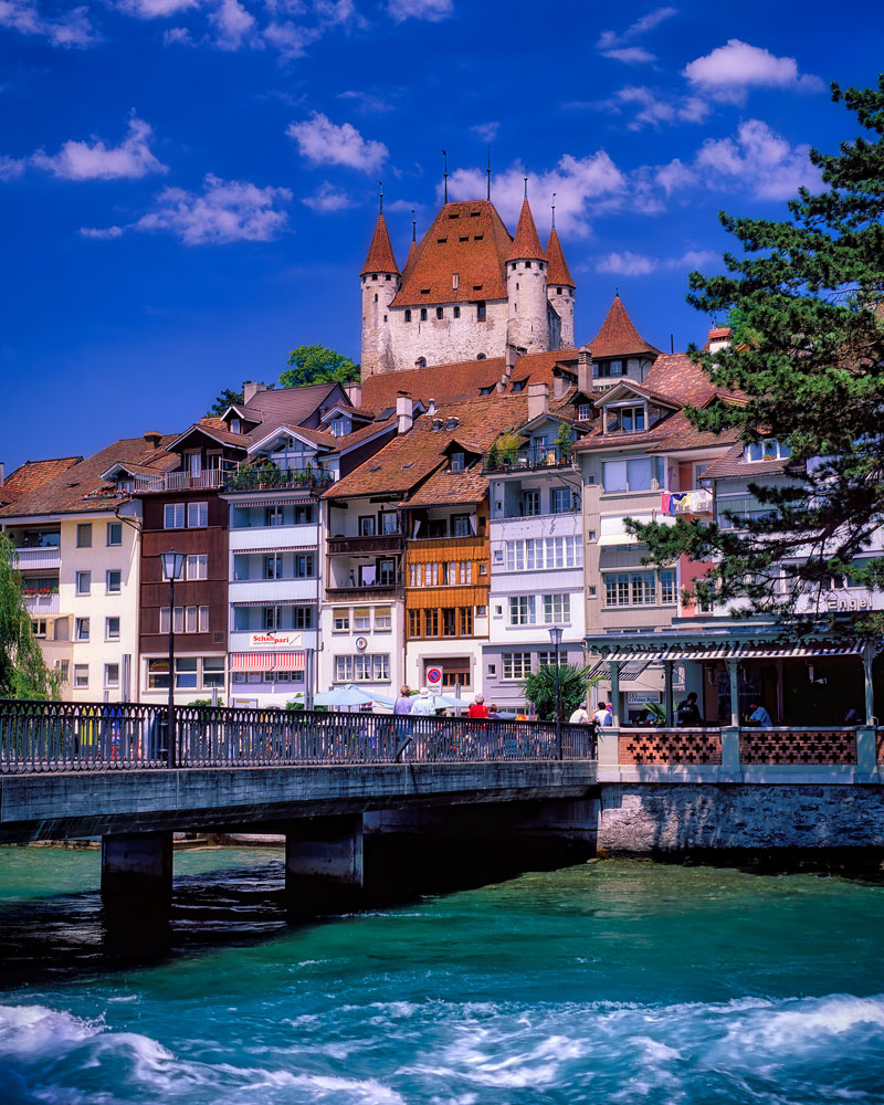 #4024 Houses in the Town of Thun, the Aare River, and the Thun Castle