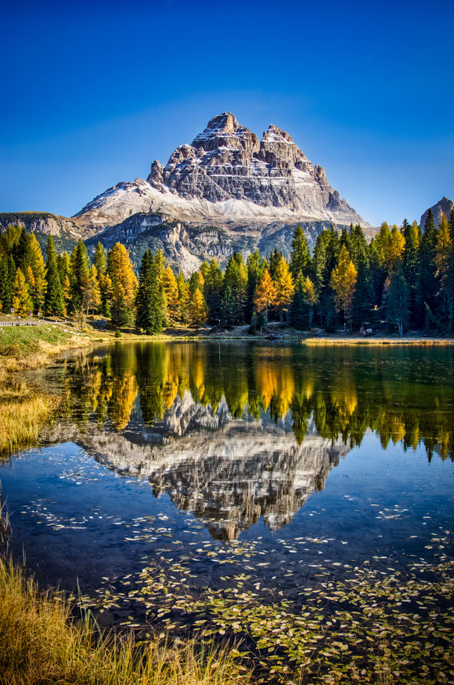 #2331 Lake Antorno in Autumn and Tre Cime di Lavaredo in Background