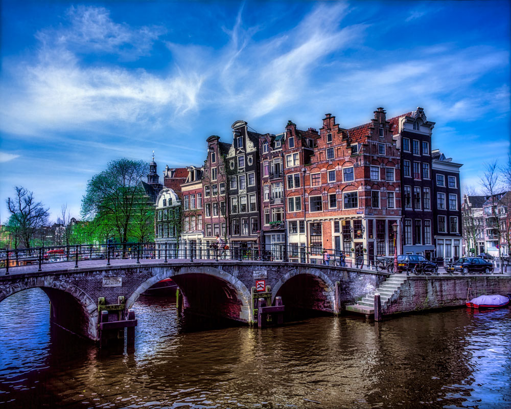 #2400 Canal Scene in Amsterdam