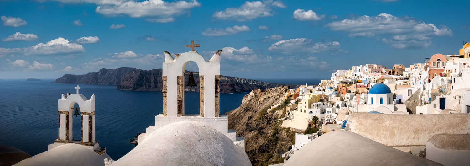 #2901 Scenic View of the Ocean Village of Oia on the Island of Santorini, Greece