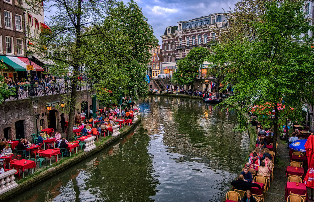 #2479 Restaurants and Businesses Along Canal in the Town of Utrecht
