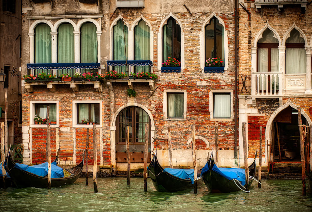 #2139 Gondolas and Home in Venice