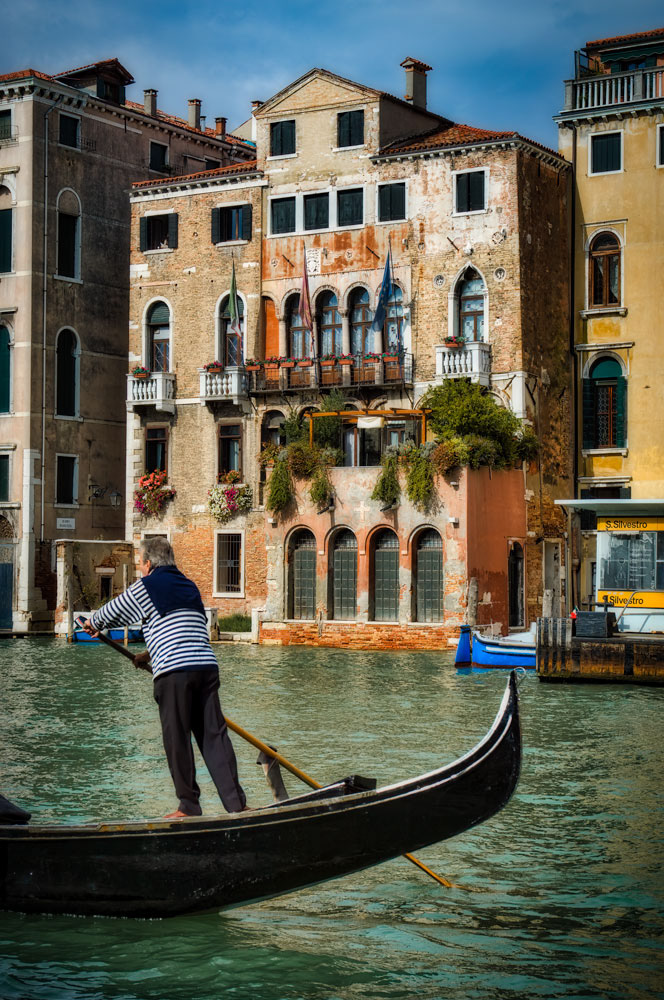 #2122 Gondolier on Grand Canal in Venice