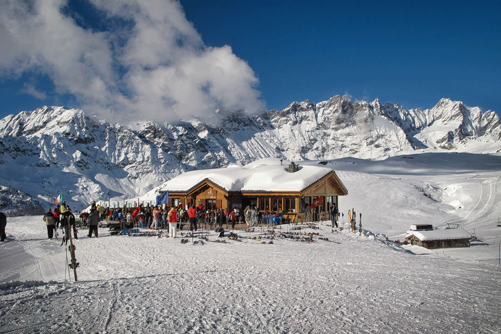 #4017 Skiers Taking a Break at the Zermatt Ski Resort 