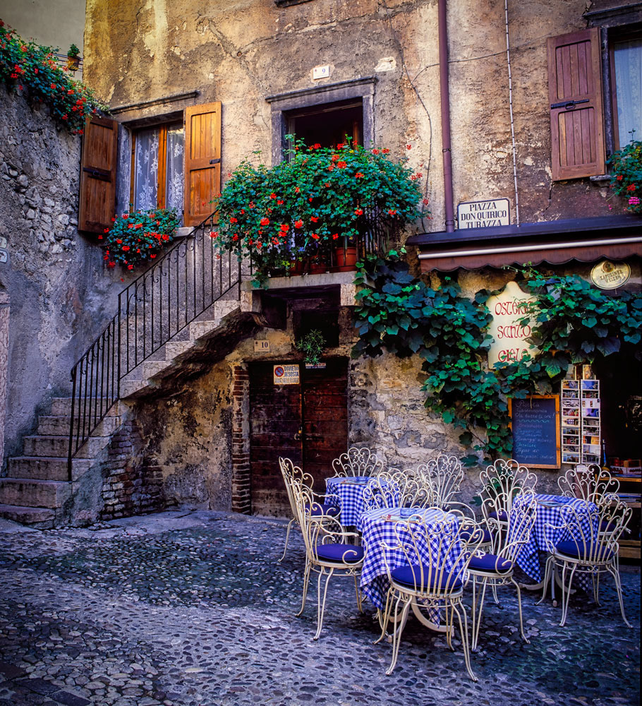 #2242 Restaurant in the Village of Malcesine on Lake Como
