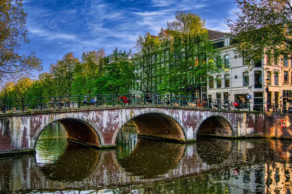 #2403 Canal Scene in Amsterdam