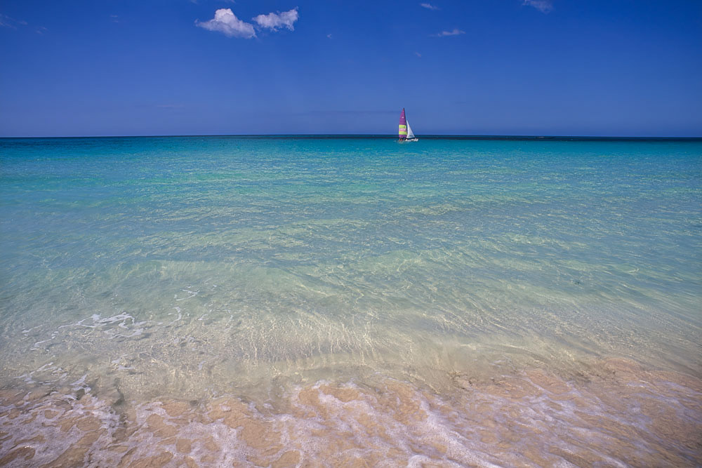 #4258 Sailing Off Seven Mile Beach at Negril, a Popular Resort Area