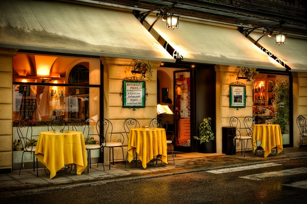 #2233 Restaurant in the Town of Bellagio on Lake Como