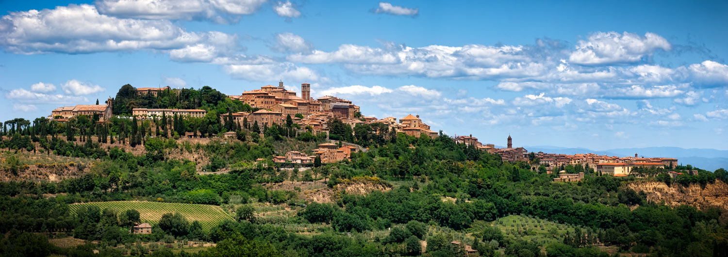 #2304 The Hilltop Town of Montepulciano in the Tuscany Region of Italy