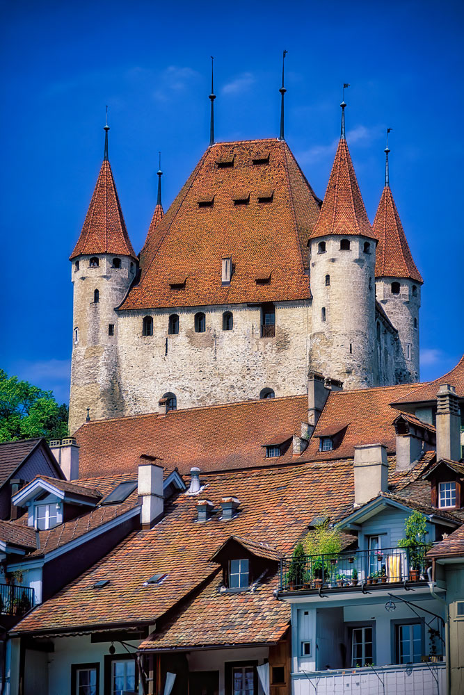 #4025 The Thun Castle above the Houses in the Town of Thun