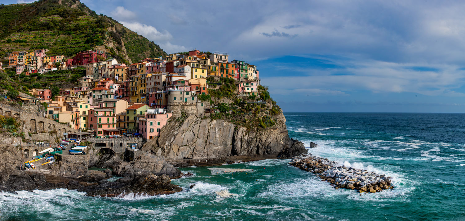 #2252 The Picturesque Village of Manorla in the Cinque Terra Region in Italy