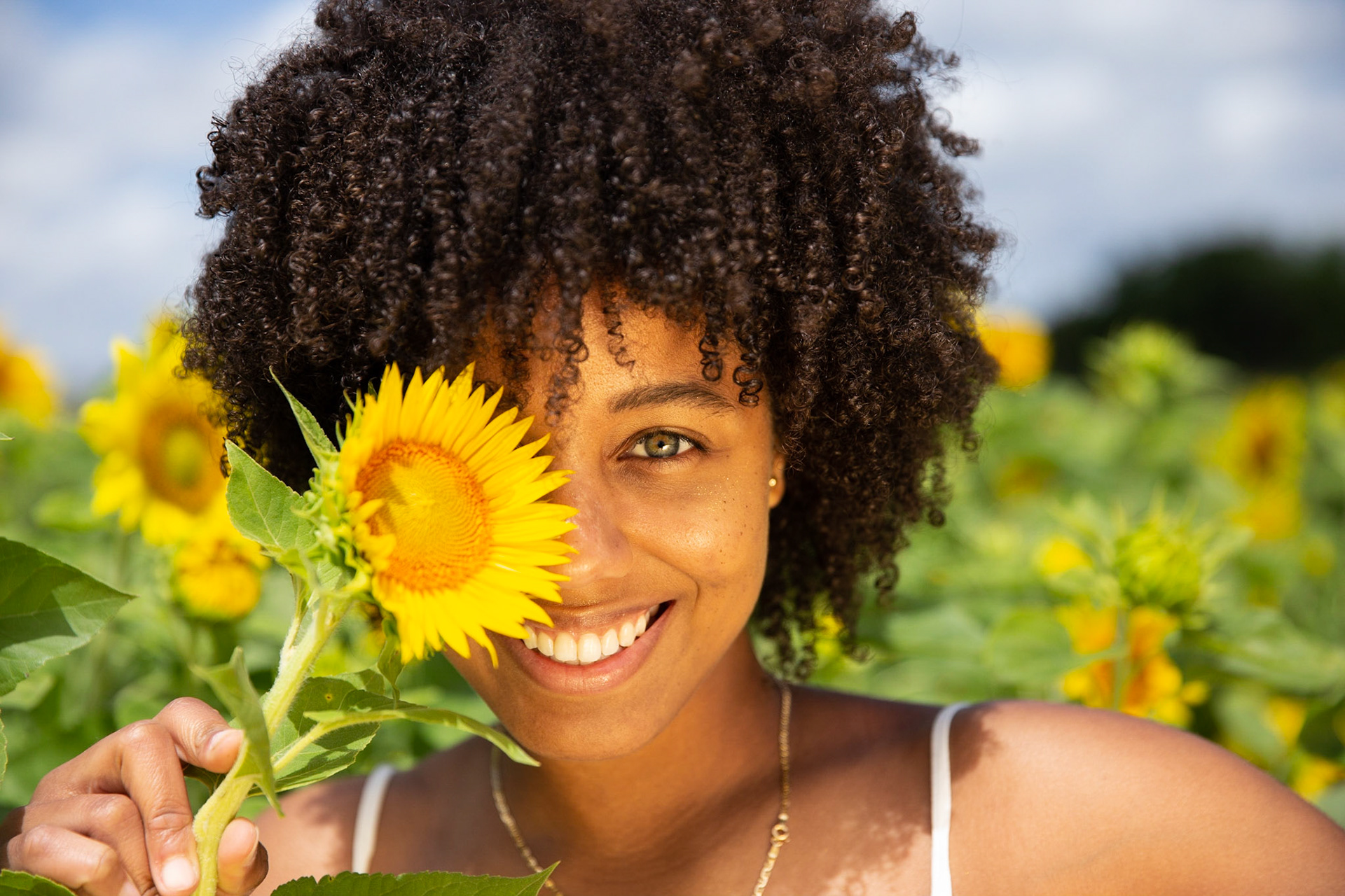 That natural gloww.
Proud to say I only made slight enhancements to this one. Just a little clarity bump.
_____________________
#sunflower #orlandophotographer #ucfphotographer #sunflowerfield #naturallight #canon #2470mm