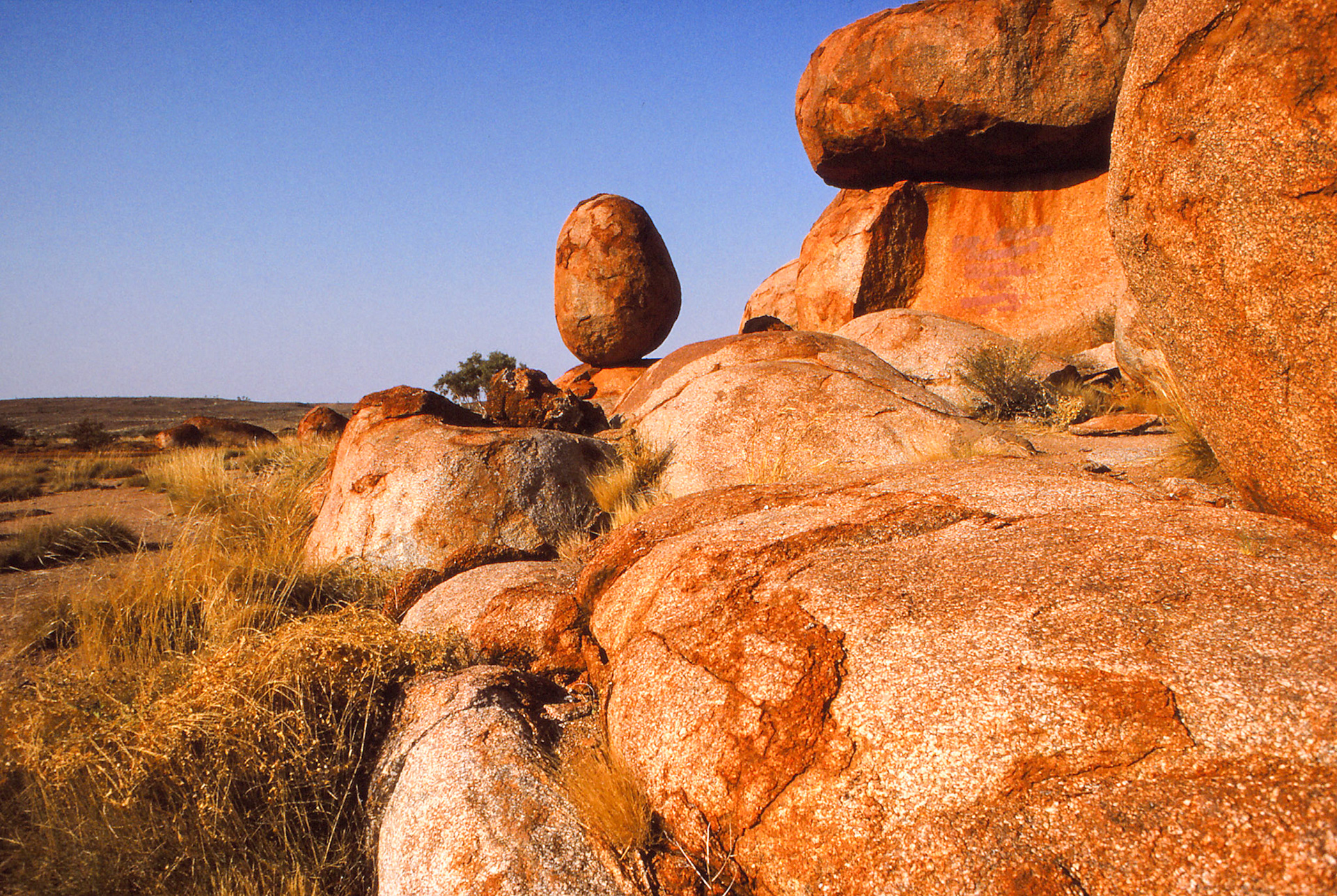 Karlu Karlu (Devil's Marbles) 1996