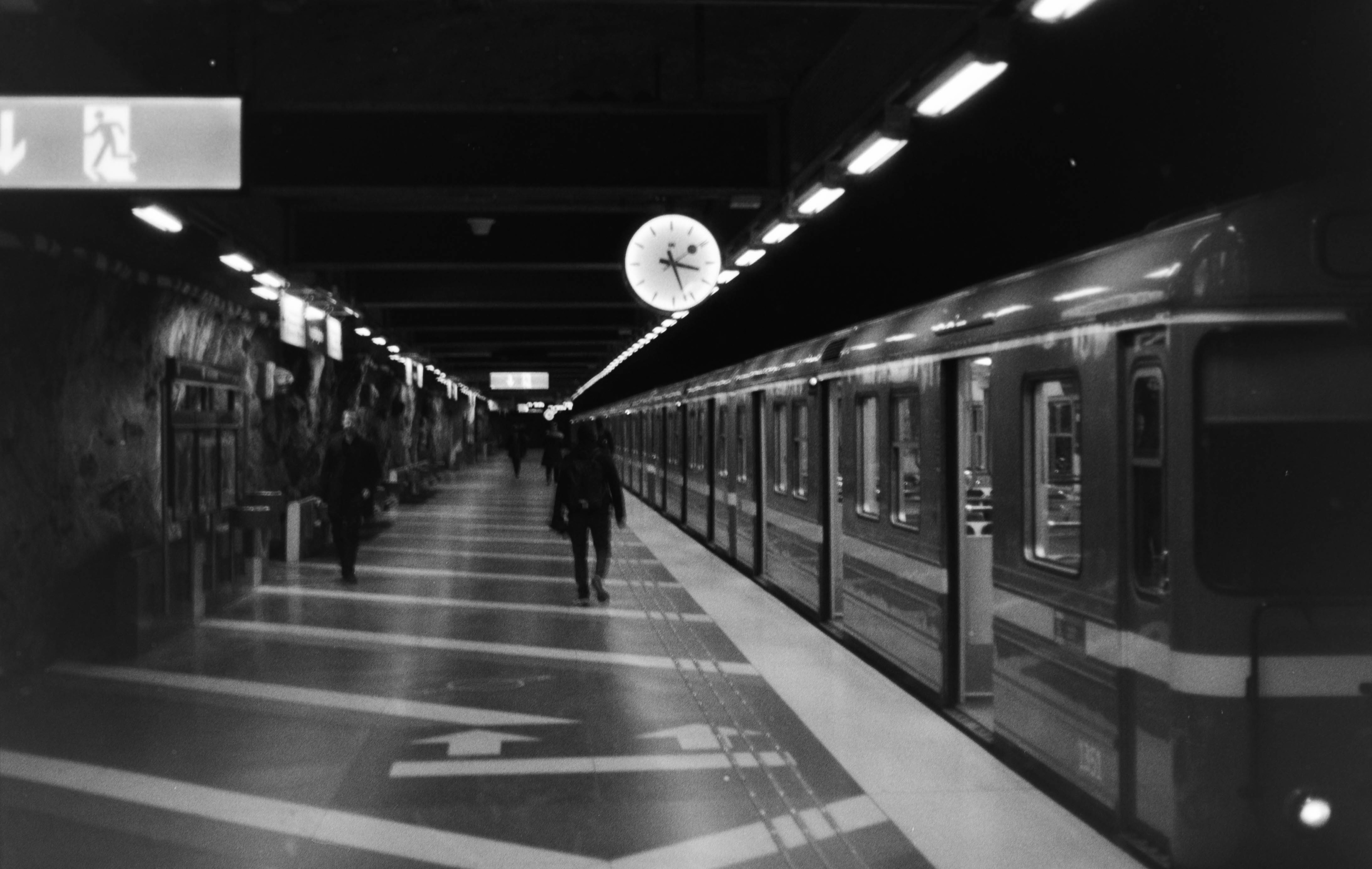 Ilford HP-5, Canon AV-1