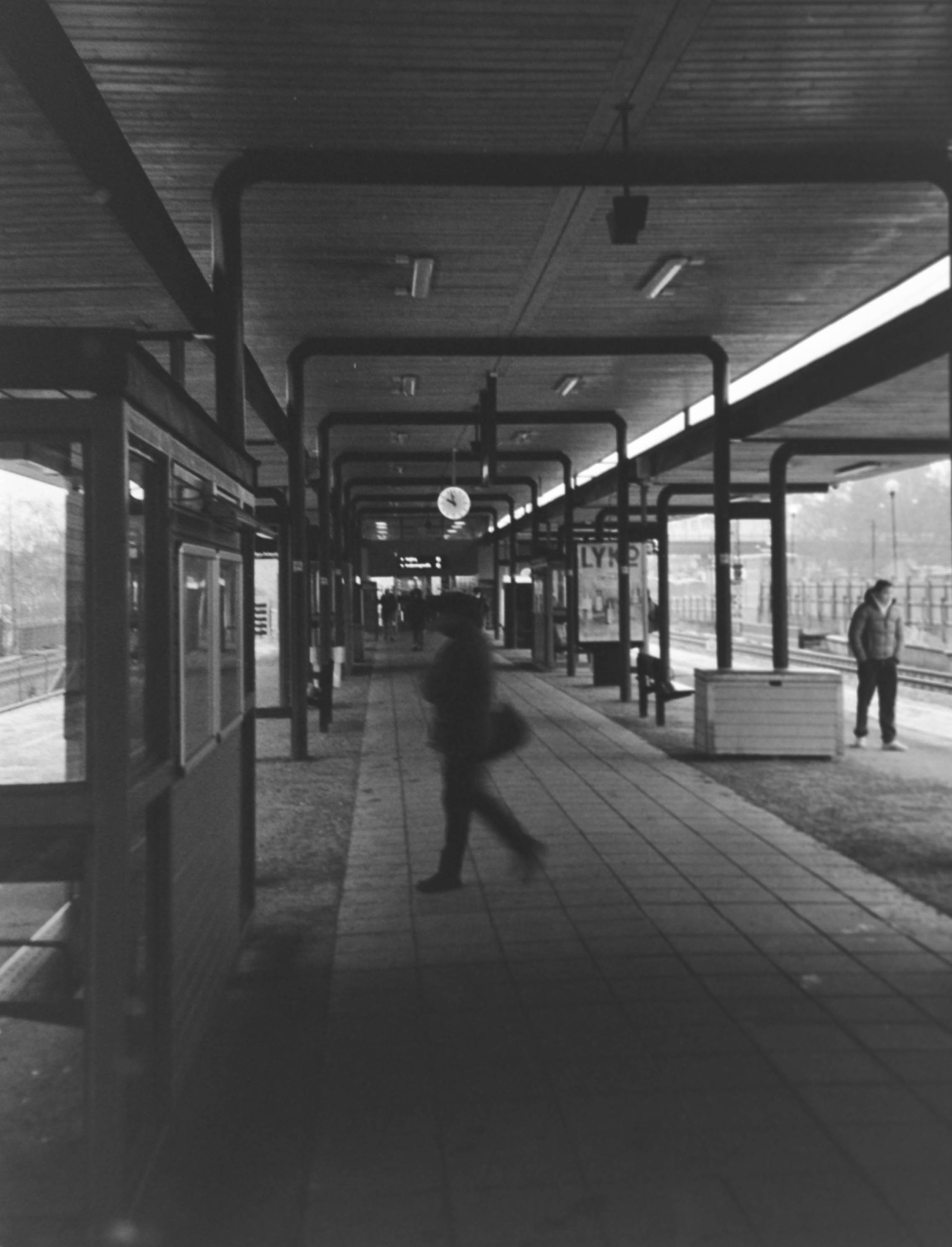 Ilford HP-5, Canon AV-1