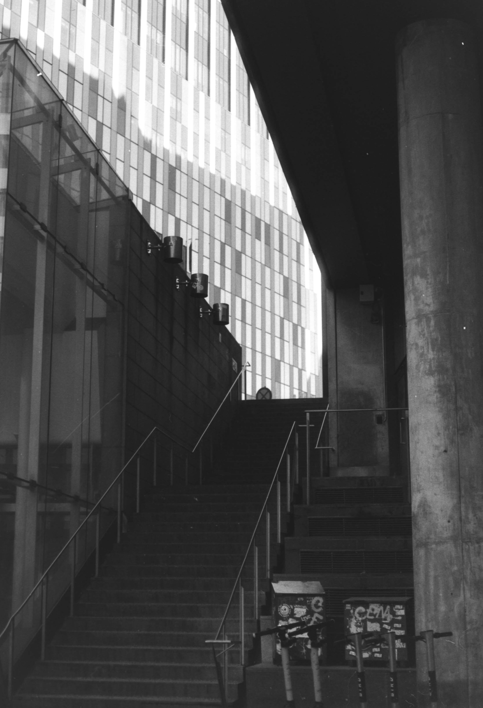 Ilford HP-5, Canon AV-1
