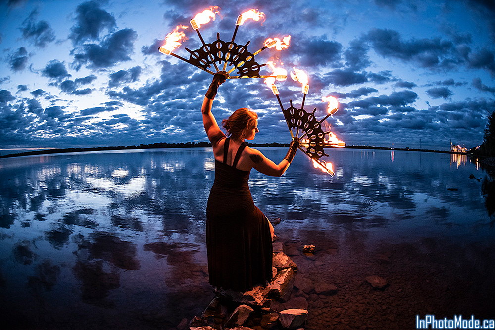 La dame de Feu and the Sunrise Ritual