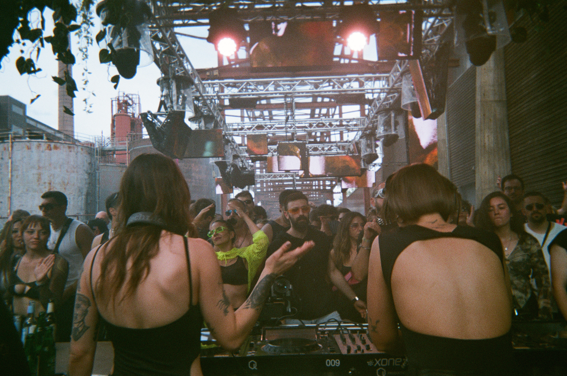 annē b2b Sol Ortega at the Salzlager stage
