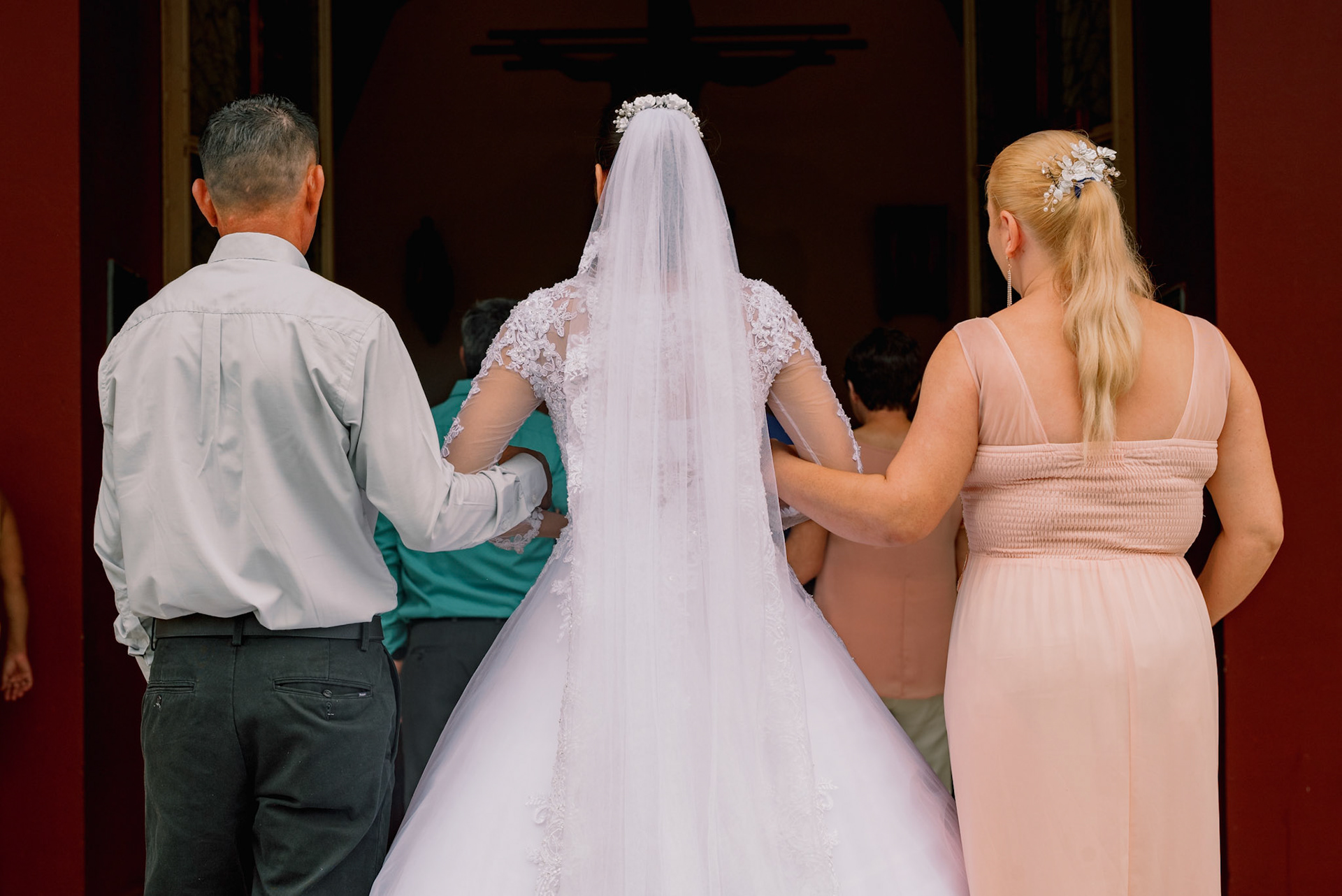 Wedding photography, family sessions, corporate photography, and video production in La Fortuna, Fortuna Center, and Ciudad Quesada, Costa Rica.