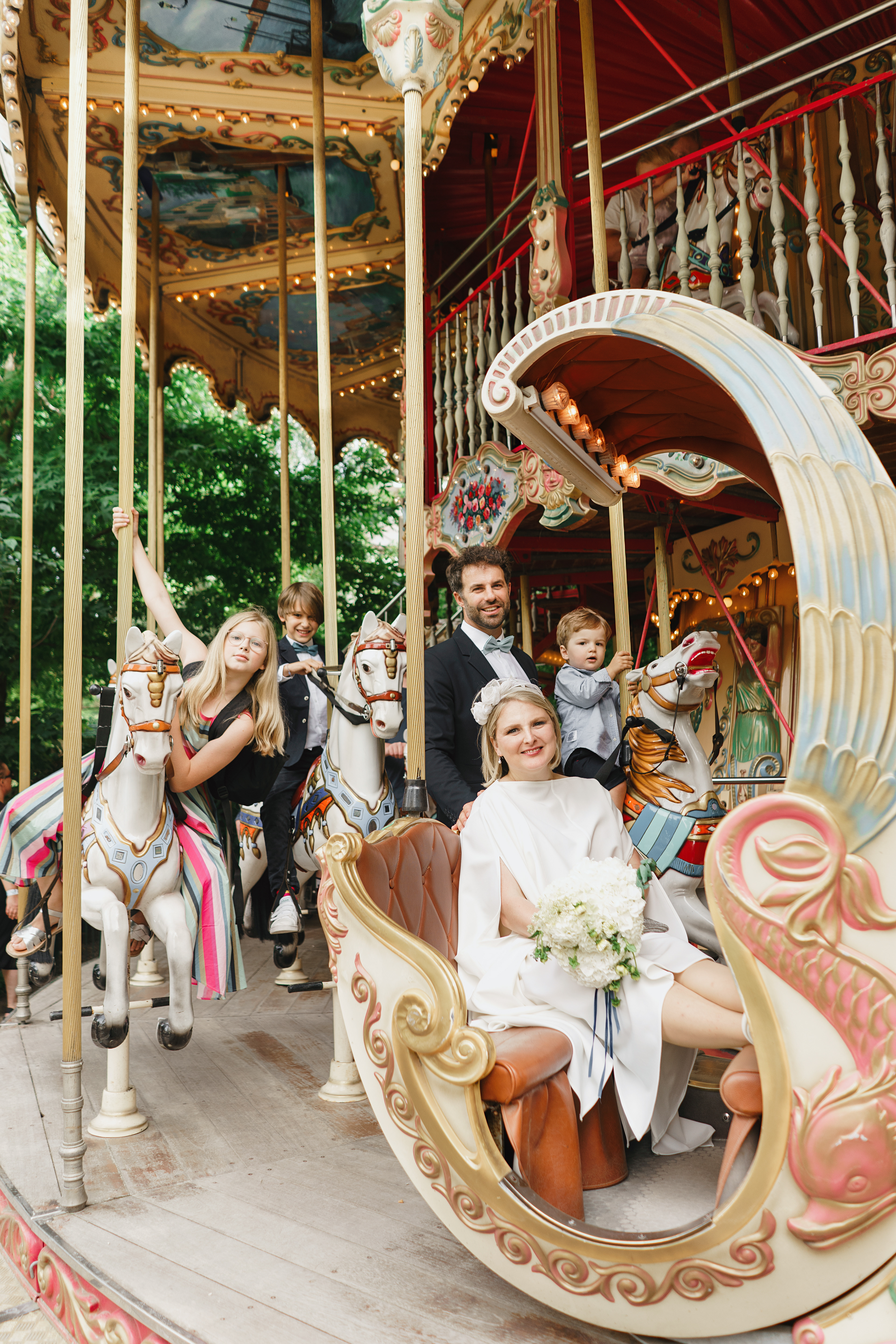 Wedding photo session with children in Tivoli Park
