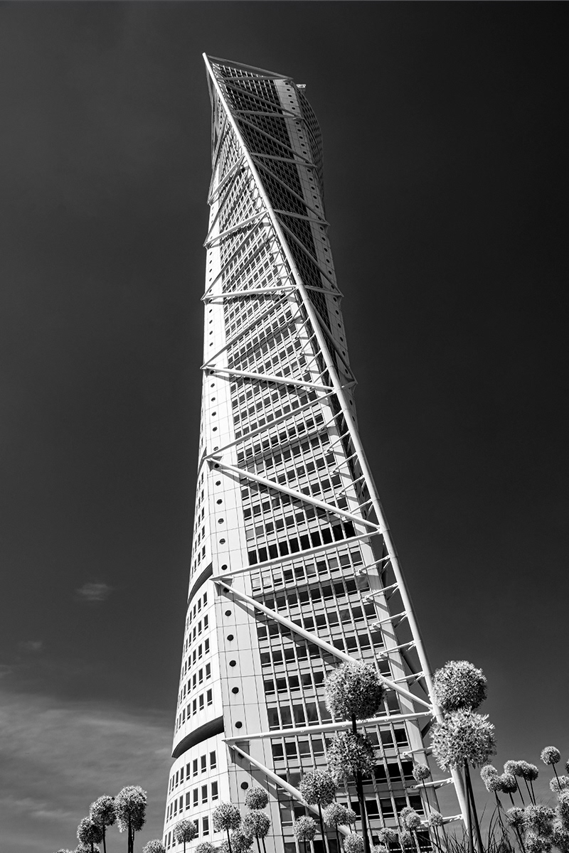 SCORE: 9.00 The twisted torso Malmo by Gareth Balle