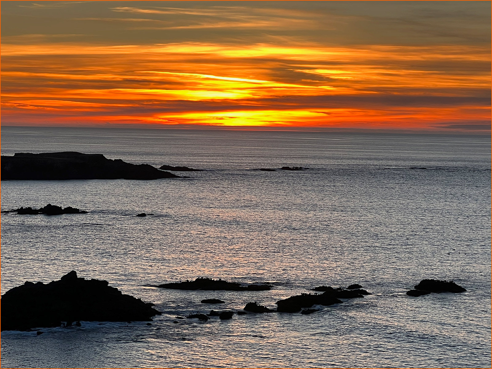 SCORE 8.5 Sunset over the Pacific by Andrew MacRae