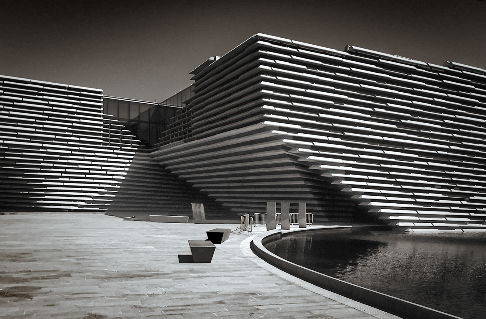 SCORE 9.5 V and A Dundee by Andrew Webster ARPS