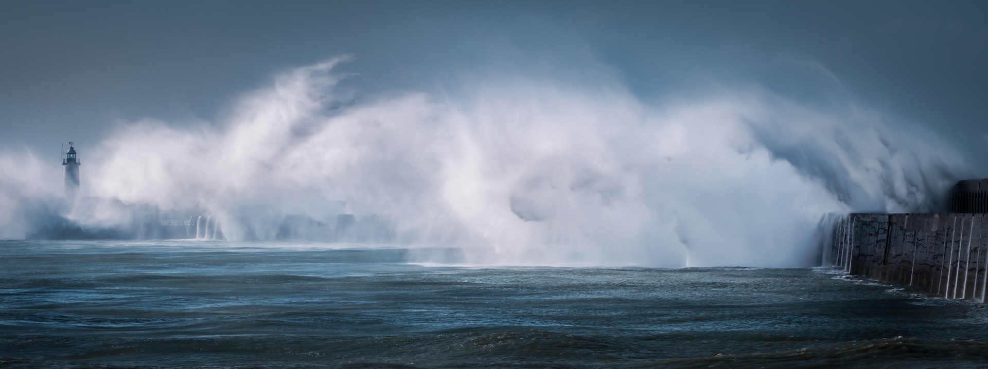 SCORE 16. Wave Motion Newhaven by Grant Noble