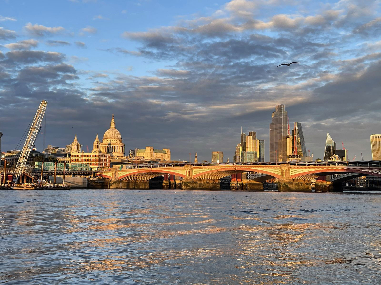 Golden hour over the Thames by Bogdan Schiteanu