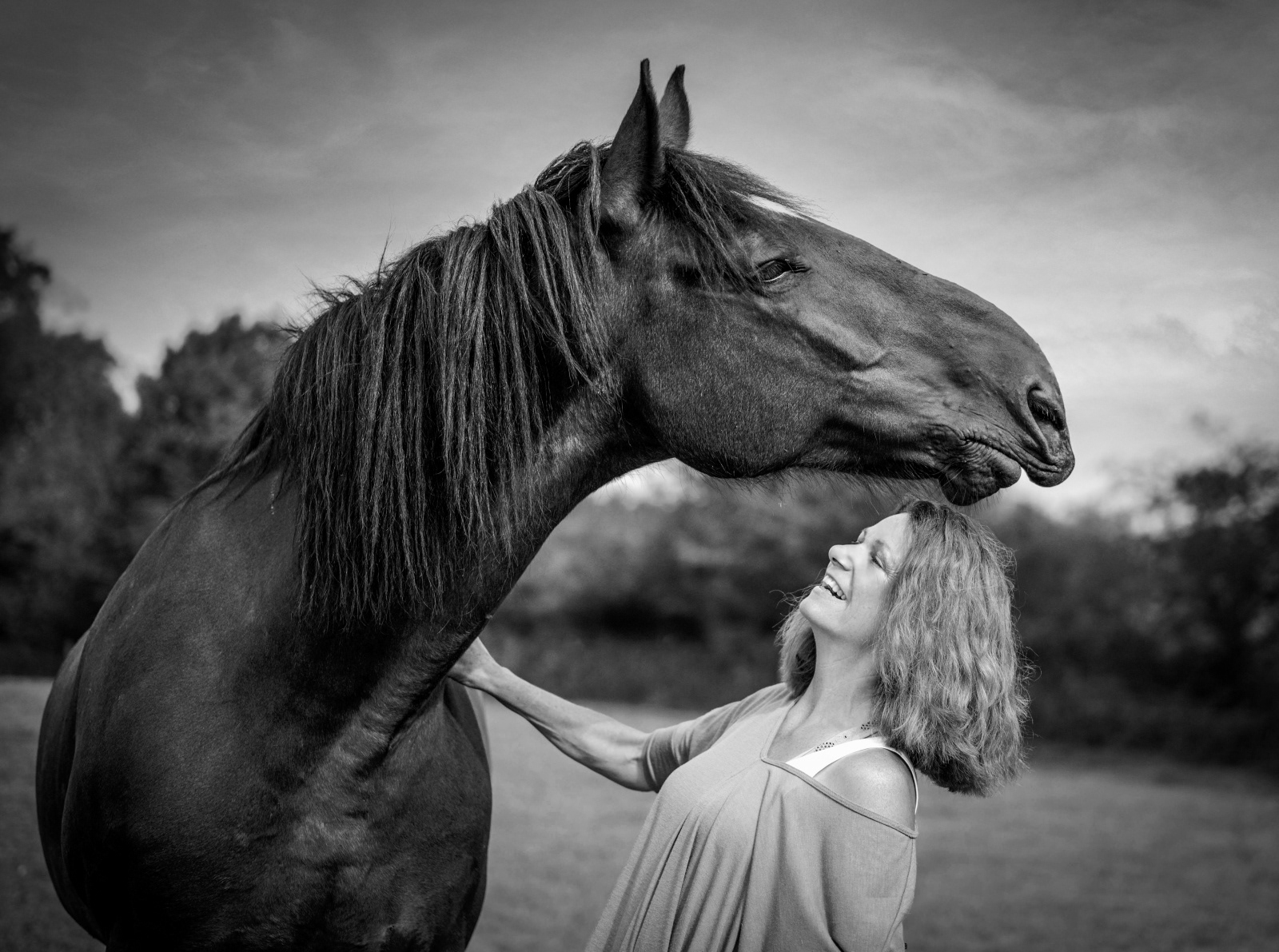HELD BACK Agata Rerutko Happy moment with friend