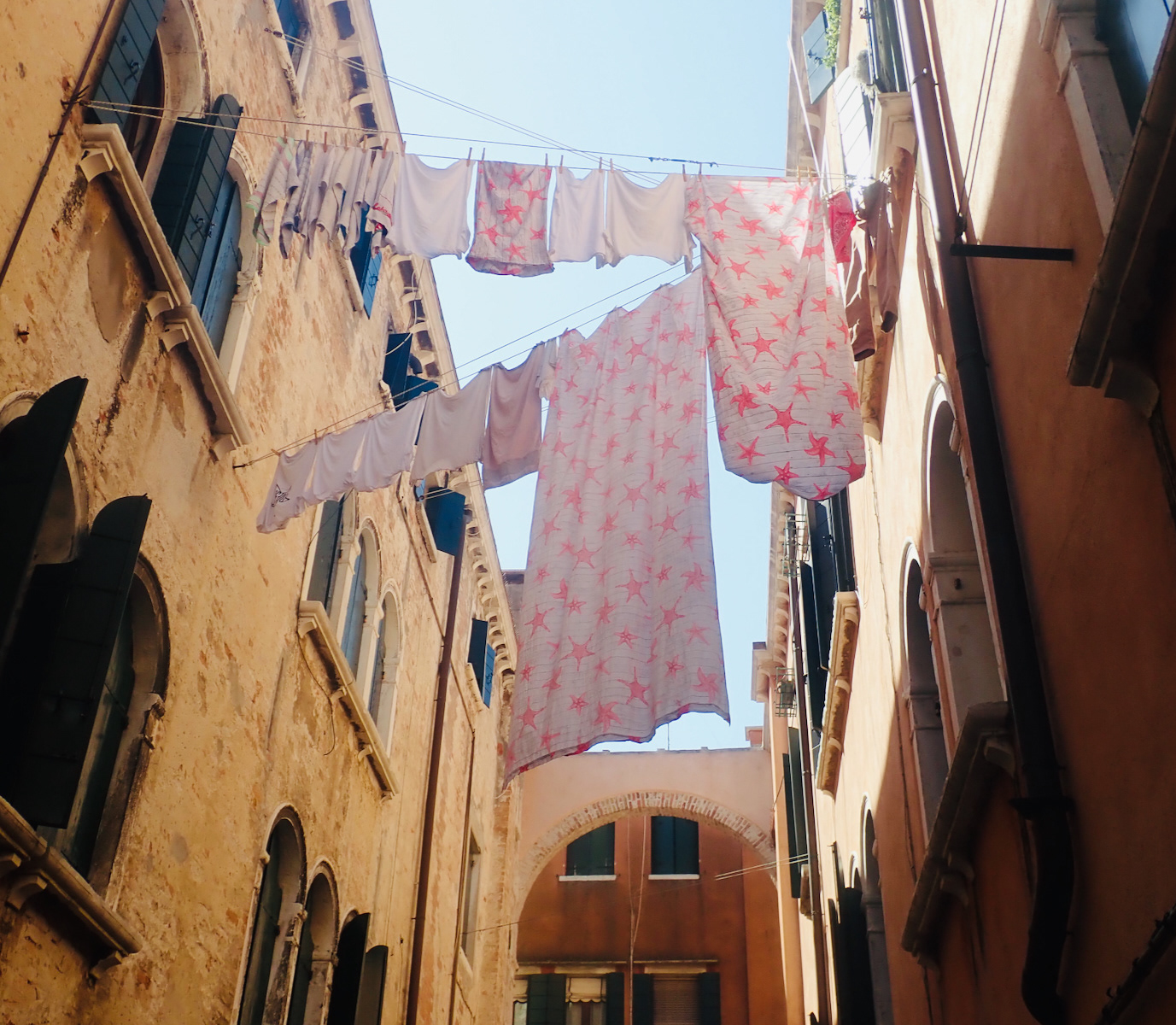 SCORE 9.5 Hang out your washing by Duncan Parsons