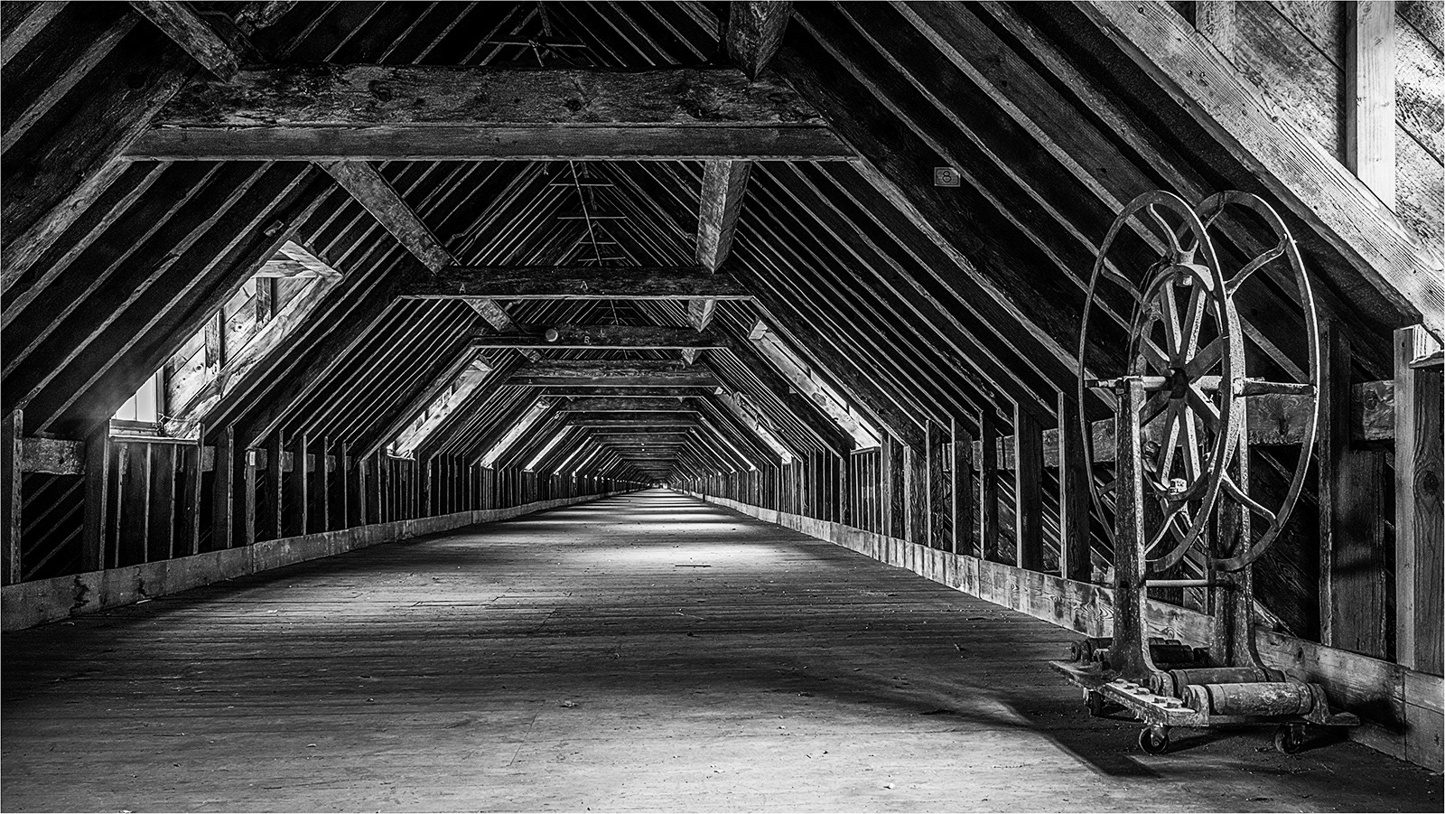 SCORE 9.5    Rope Room Loft Chatham Dockyard by Bob Ede