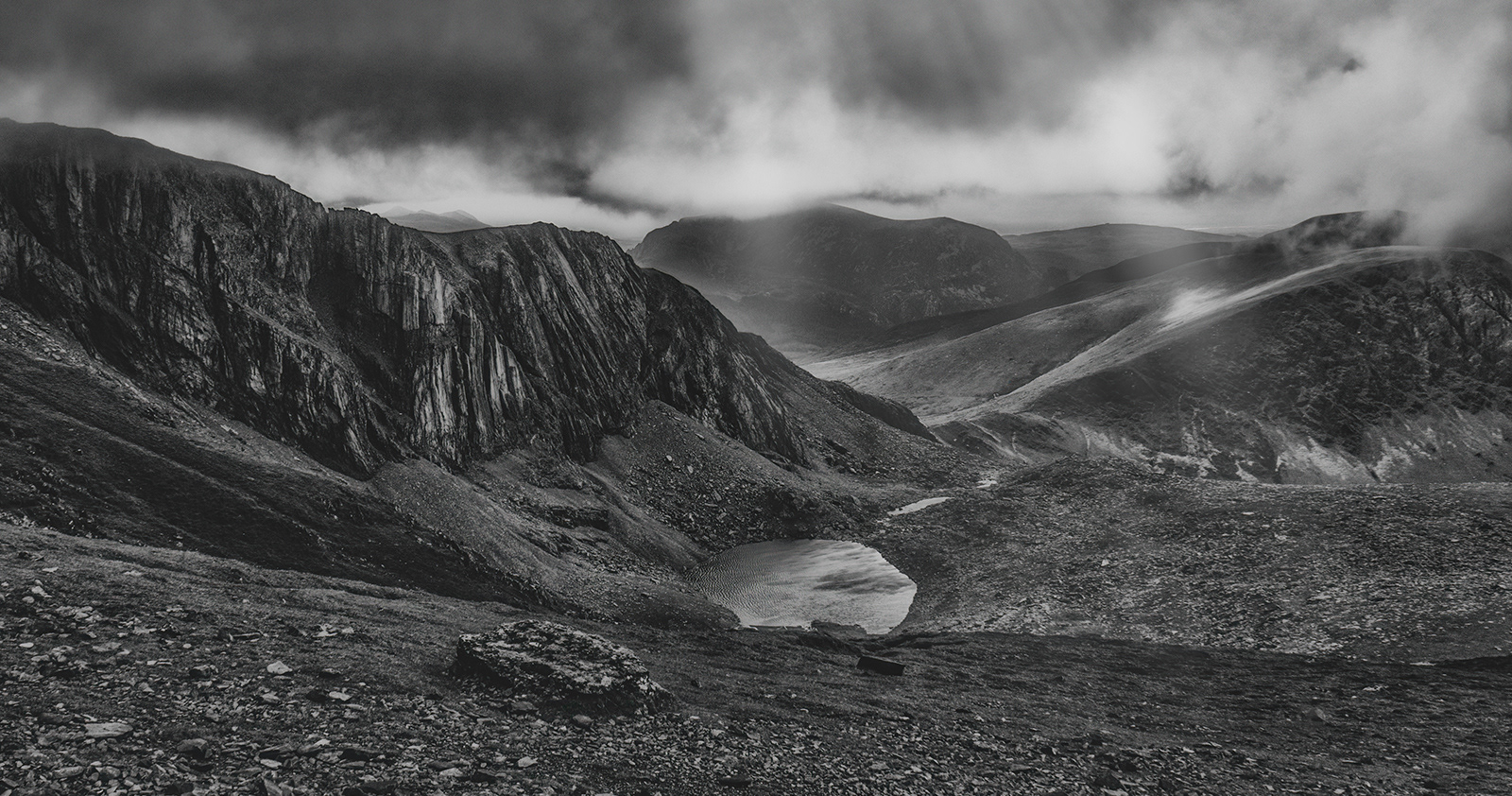 SCORE 10 Llyn Du'r Arddu by Mike Williamson