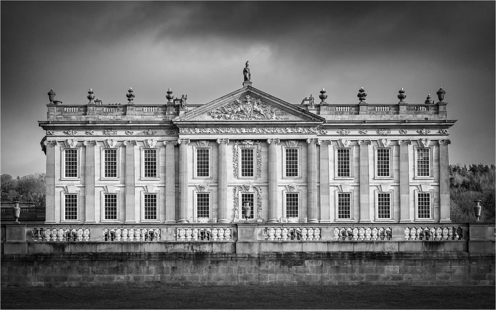 SCORE 8.5 Chatsworth House under Dark Skies by Richard Knapp LRPS